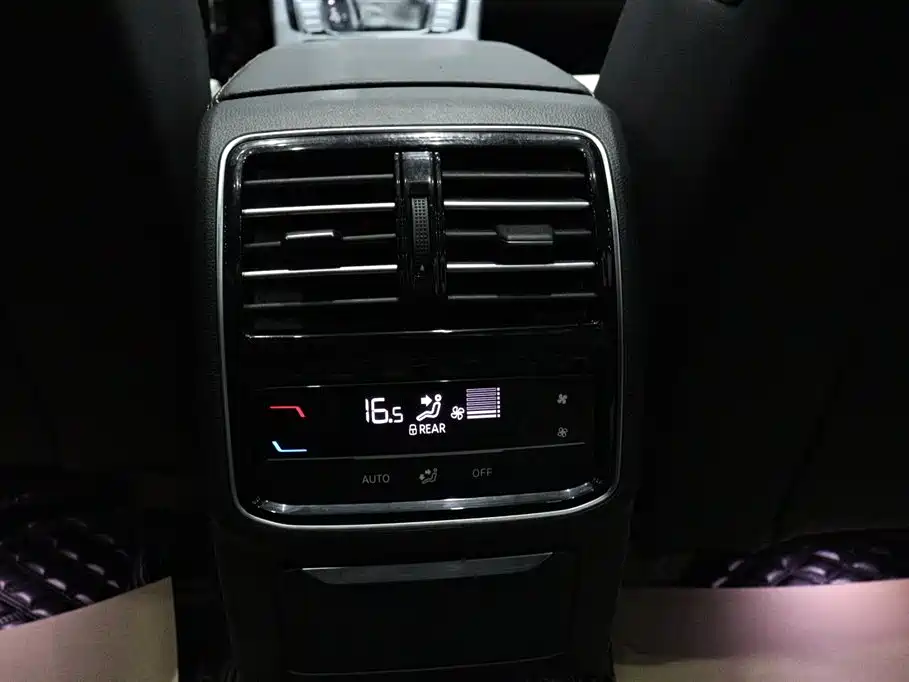 Volkswagen Magotan 2023 Model 2 Million Commemorative Edition 330TSI DSG Luxury фото 10