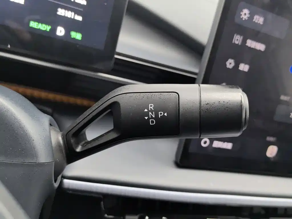 Photo 13 - Geely Galaxy Galaxy E5