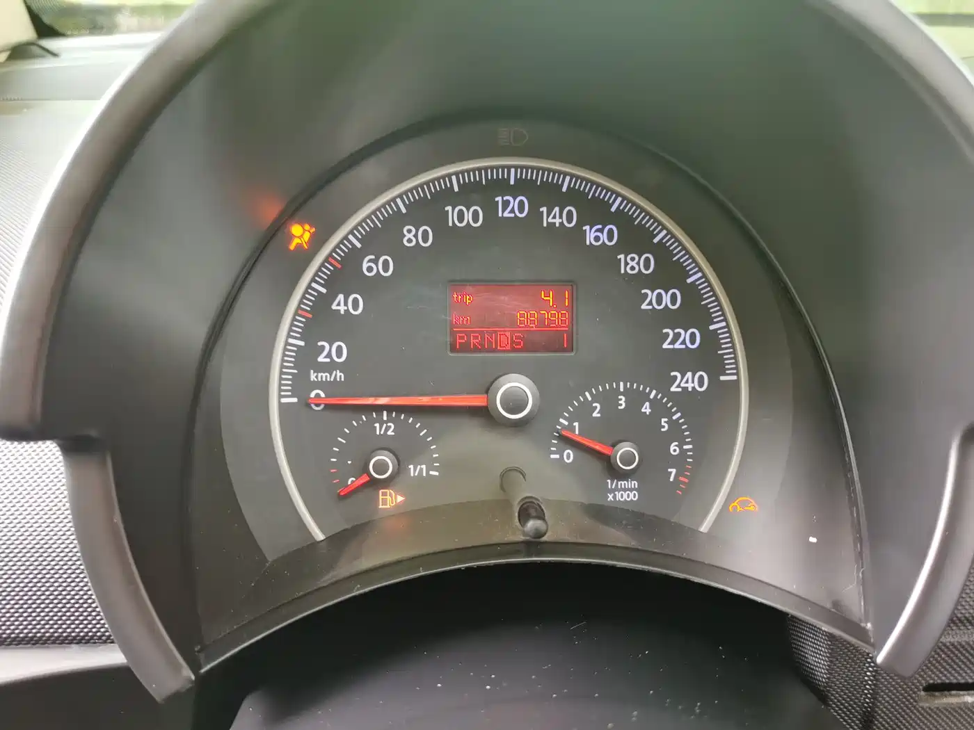 Volkswagen Beetle 2010 Model 2.0 BlackOrange Convertible Luxury Edition фото 21