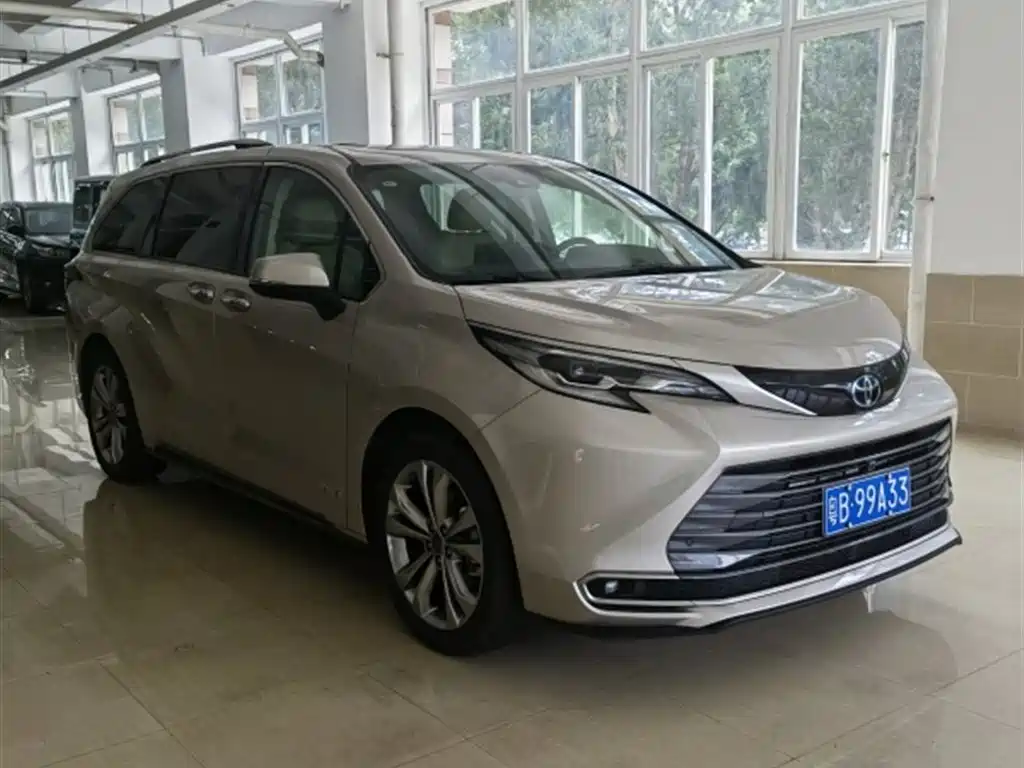 Toyota Sienna 2023 2.5L Hybrid Ultimate Edition