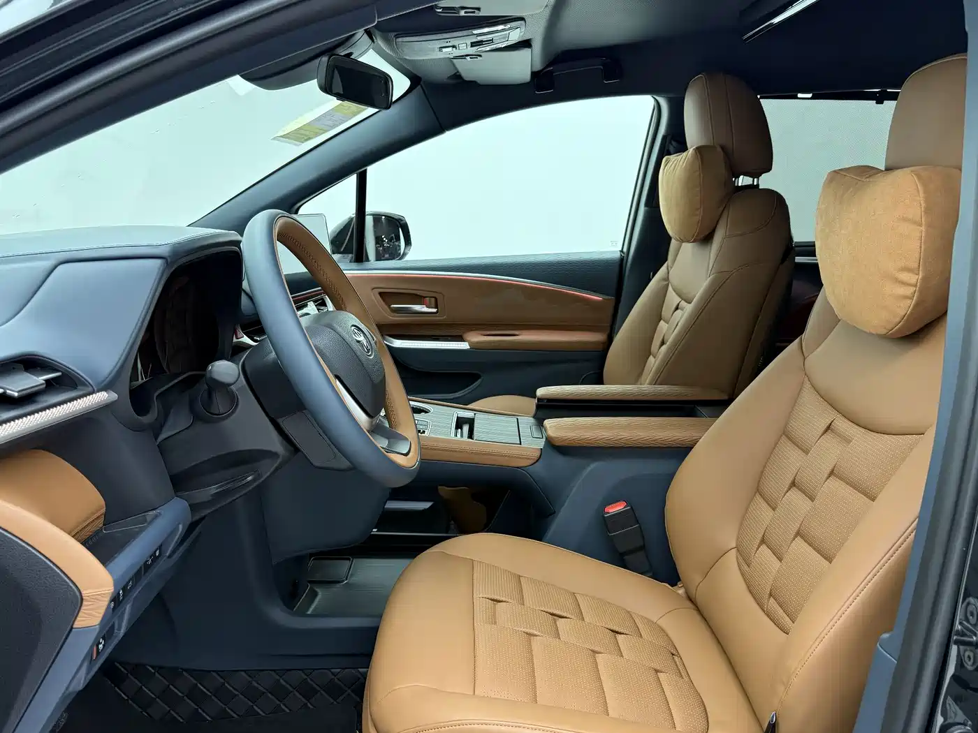 Toyota Granvia 2024 2.5L Hybrid Comfort фото 14