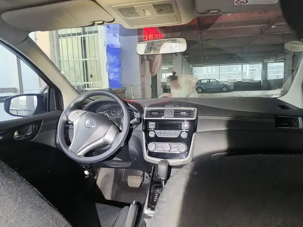 Photo 12 - Nissan Tiida