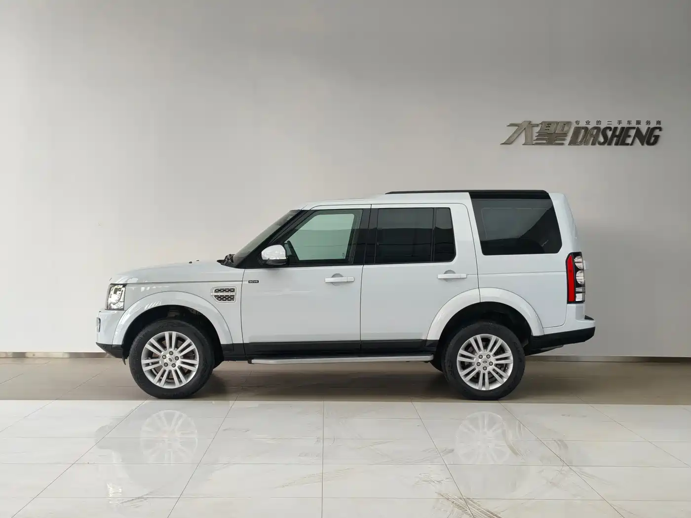 Land Rover Discovery 2016 3.0 SC V6 HSE фото 3
