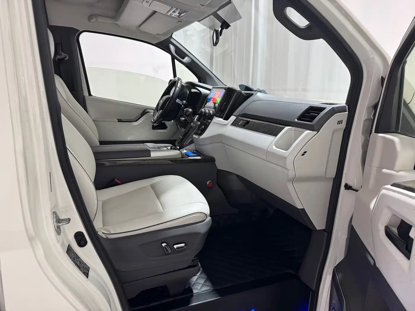 Toyota HIACE 2023 2021 3.5L Automatic 7-Seater