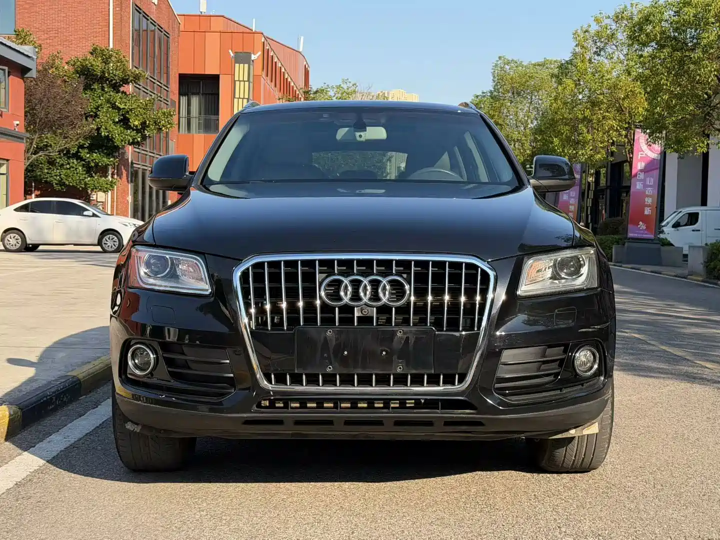 Photo 2 - Audi Q5