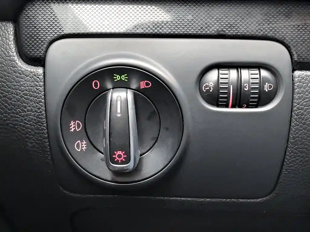 Volkswagen Golf 2012 1.6 Manual Comfort Type фото 21
