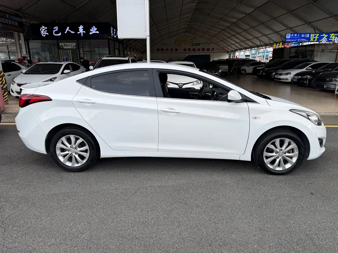 Hyundai Langdong 2016 1.6L Automatic Smart Edition фото 12