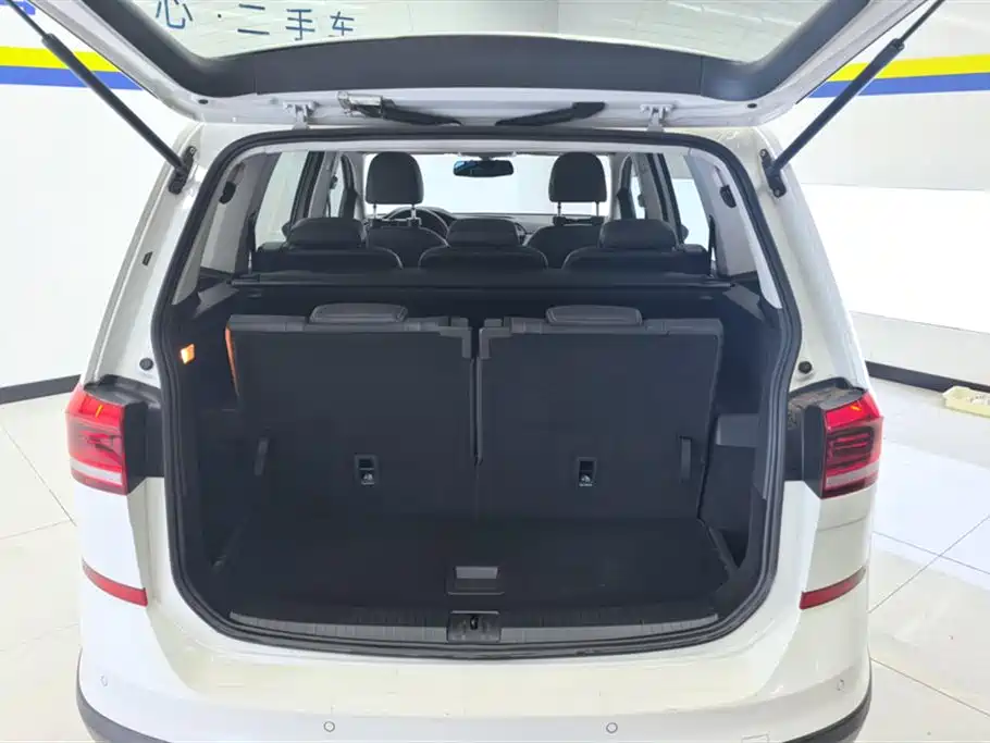 Volkswagen Touran 2018 Touran L 280TSI DSG Frontier Edition 7-Seater China V фото 4