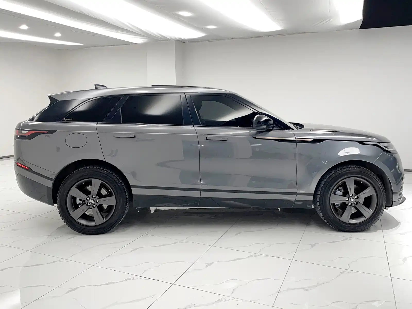 Фото 27 - Land Rover Range Rover Velar
