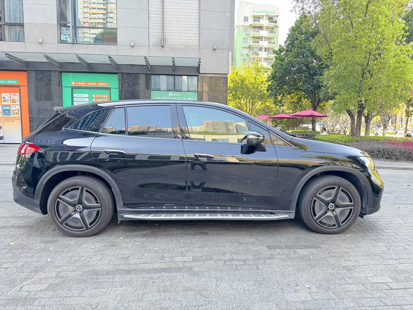 MERCEDES-BENZ EQE SUV