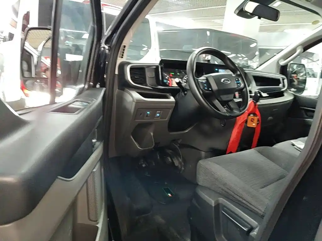 Ford Transit 2025 2023 Model 2.0T Diesel Manual Multi-Purpose Commercial Vehicle Short Wheelbase Low Roof 5/6-Seater