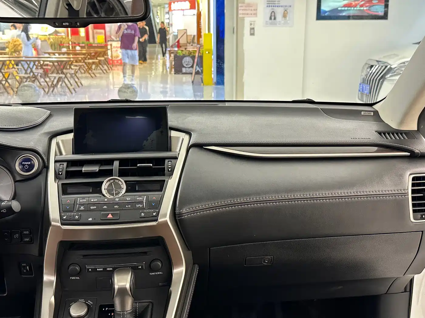 Фото 17 - Lexus NX