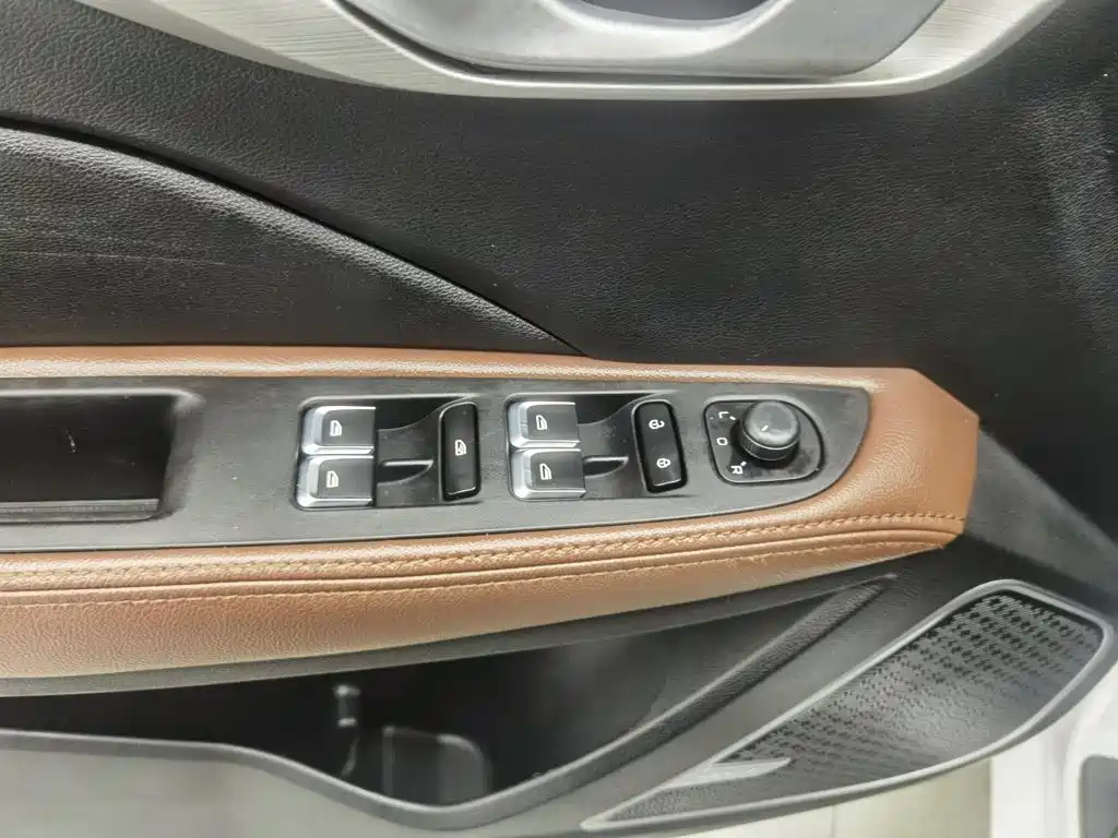 Фото 9 - Geely Vision
