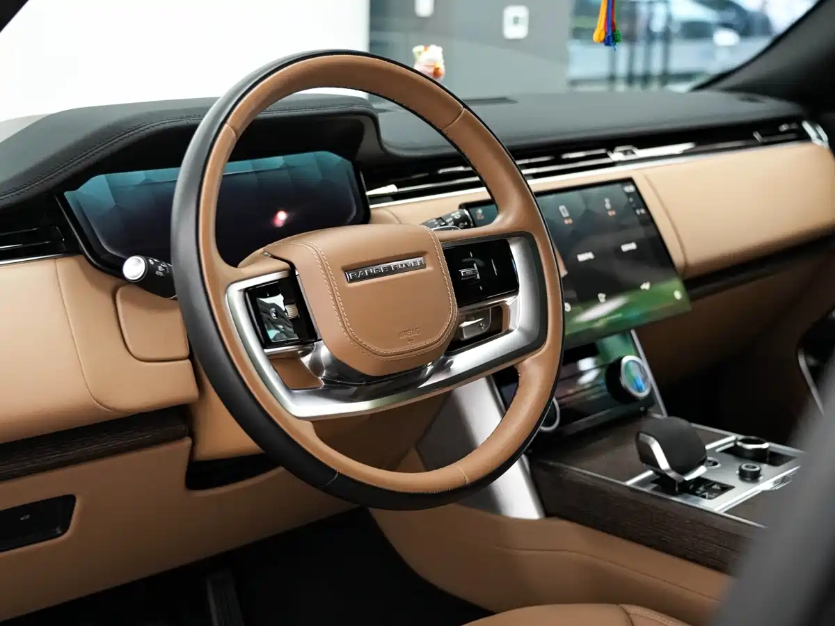 Land Rover Range Rover 2023 3.0 L6 400PS Genesis Extended Version фото 28