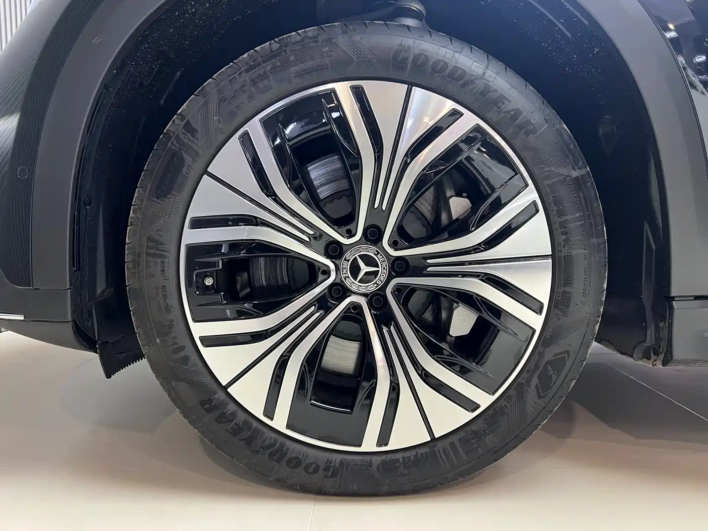 MERCEDES-BENZ EQE SUV