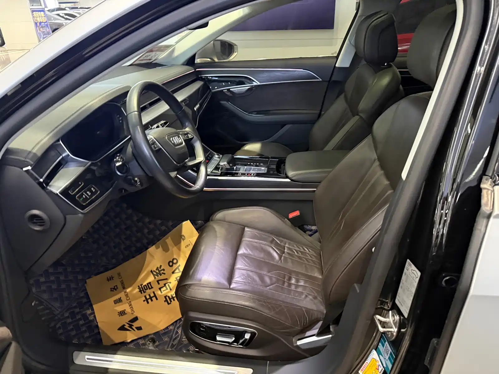 Фото 2 - Audi A8