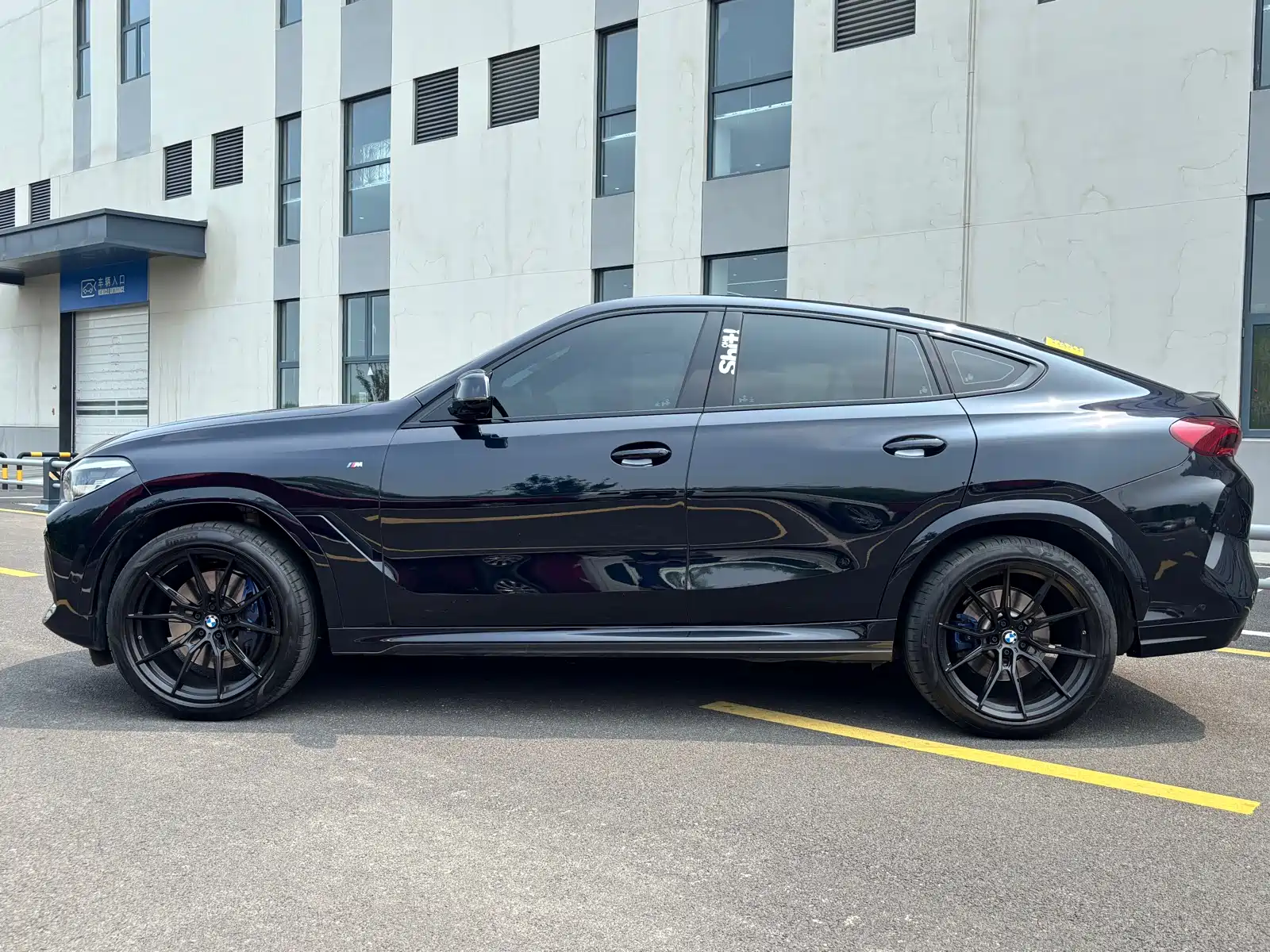 Photo 4 - BMW X6