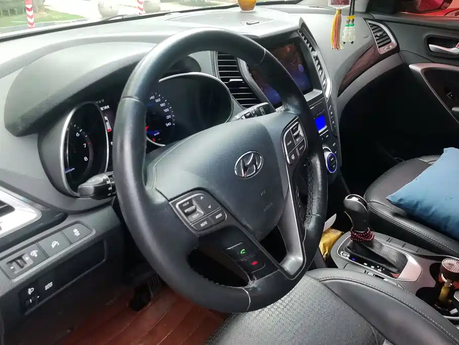 Hyundai Santa Fe 2013 2013 Model 2.4L Automatic 2WD Smart