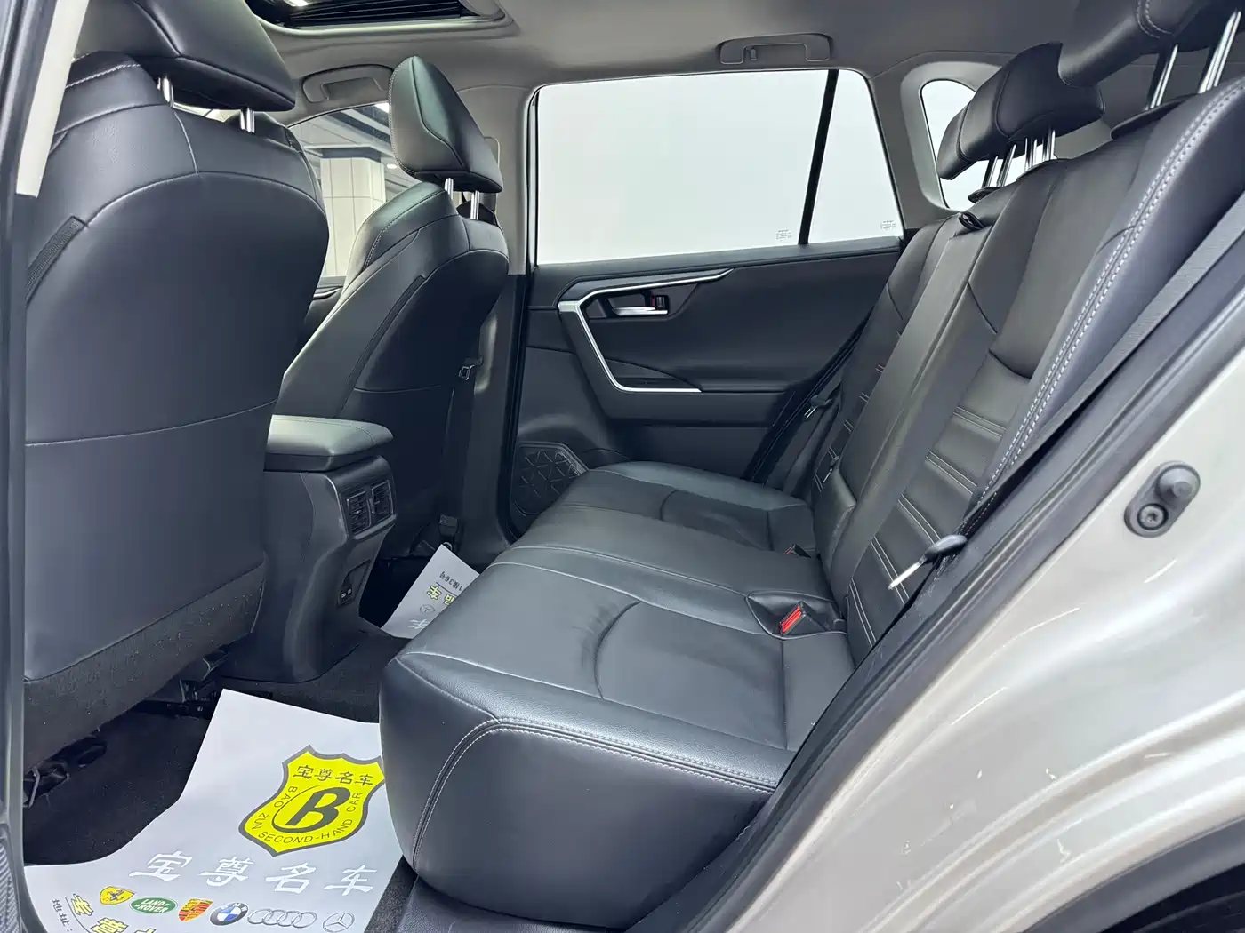 Toyota Wildlander 2022 2.0L CVT AWD Luxury Edition фото 8