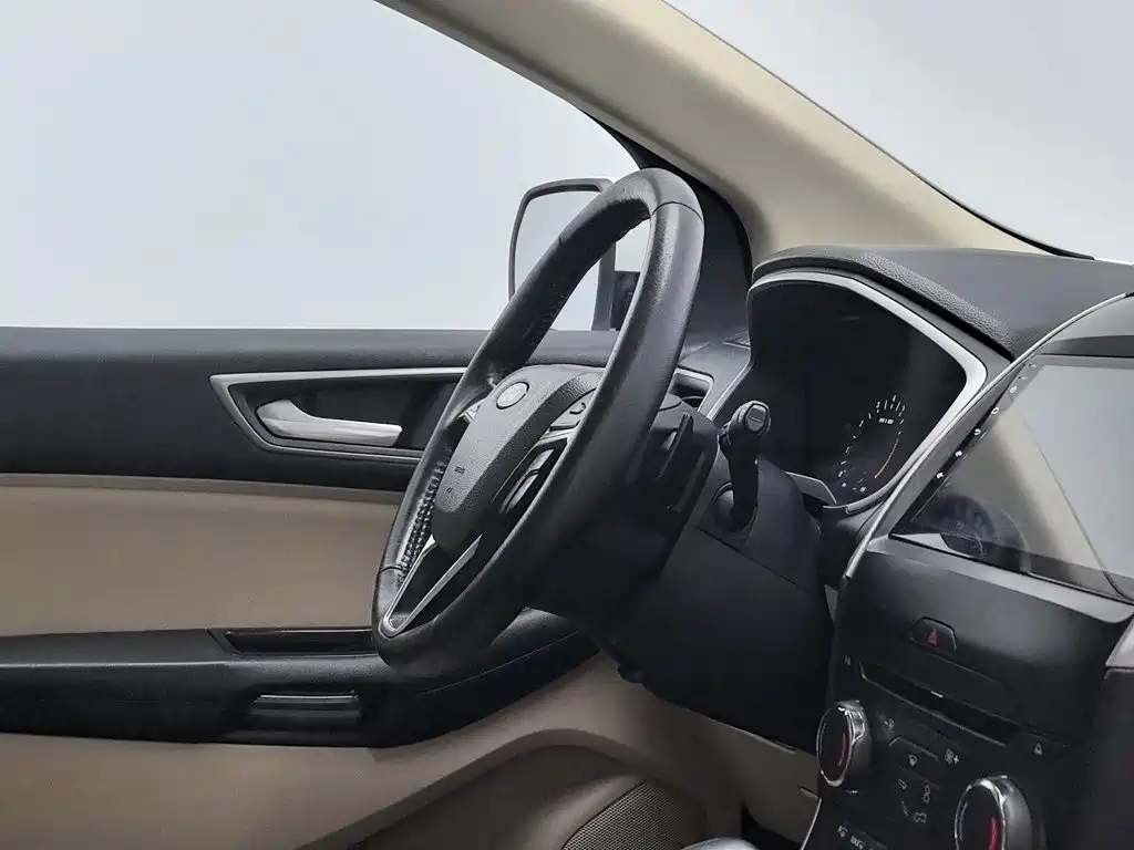 Фото 22 - Ford Edge