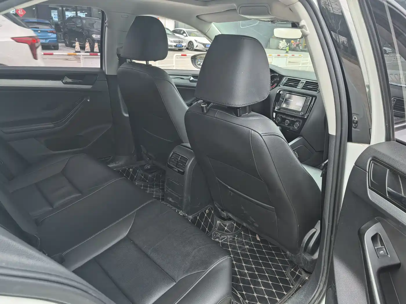 Volkswagen Sagitar 2018 1.6L Automatic Comfort фото 7