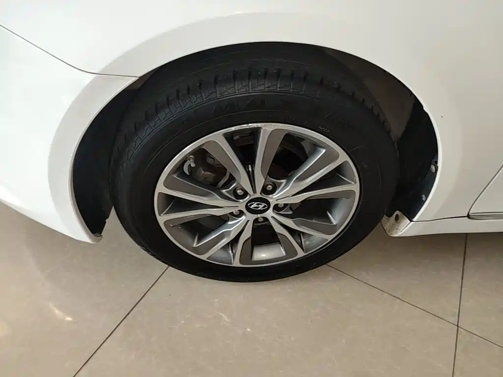 Photo 23 - Hyundai Sonata