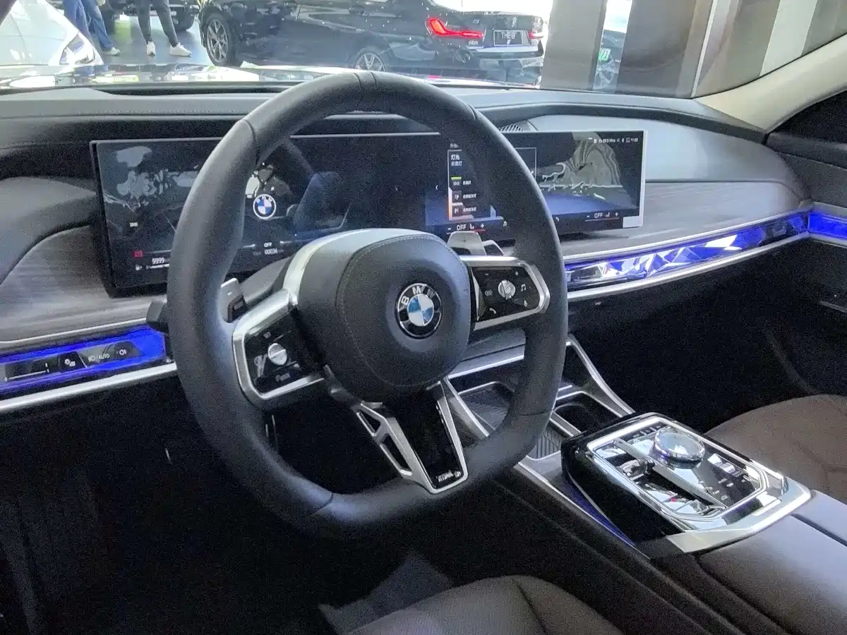 BMW 7 Series 2026 735Li M Sport Package фото 3