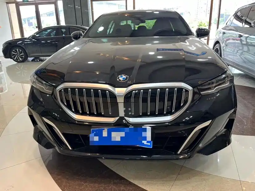 Фото 2 - BMW 5 Series