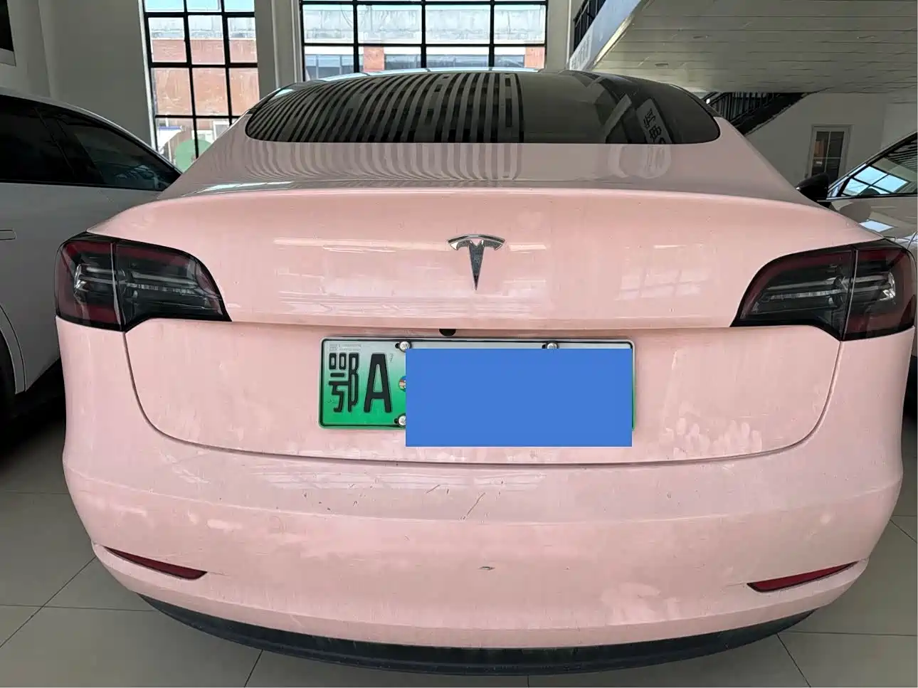 TESLA MODEL 3
