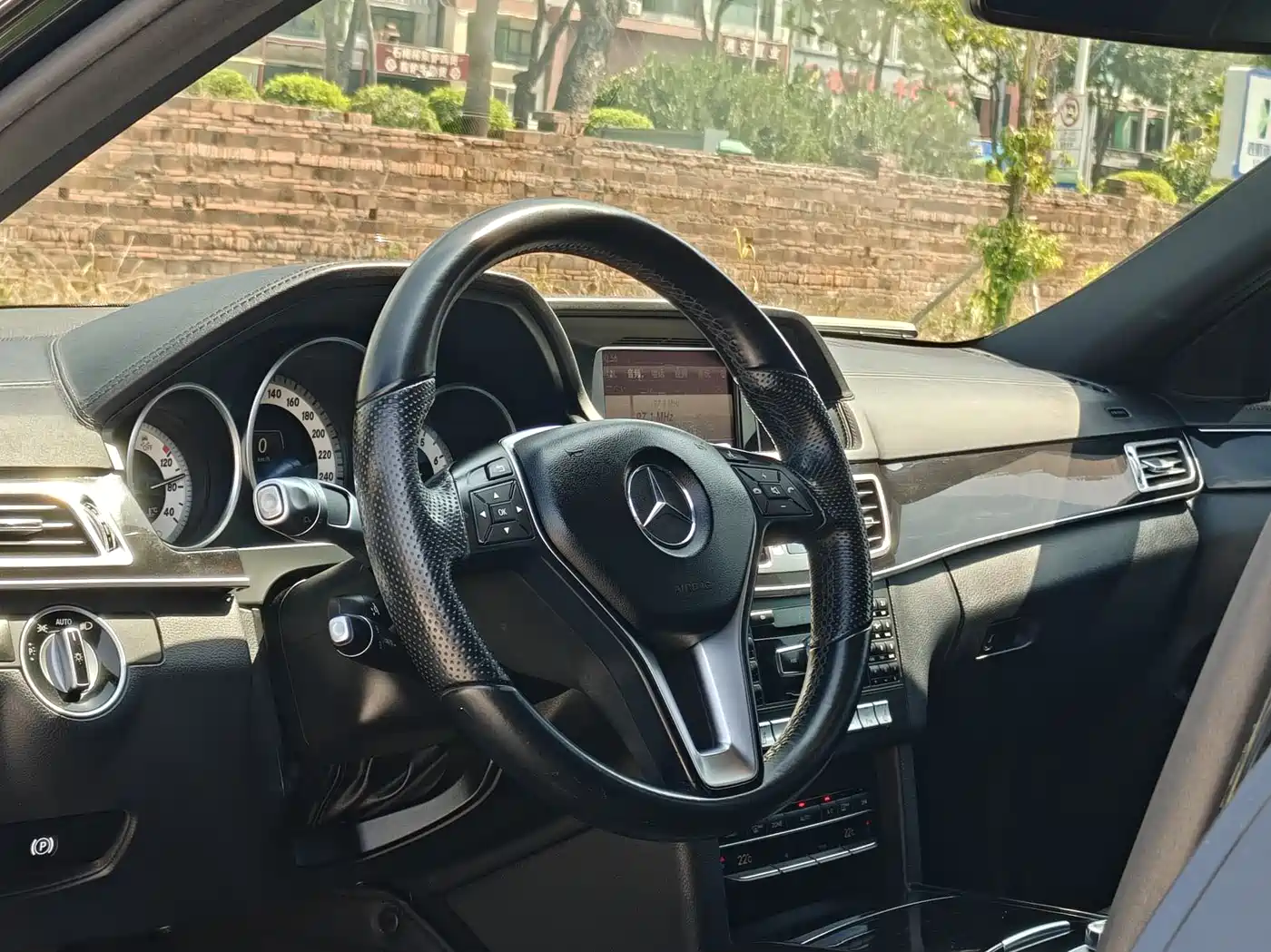 Mercedes-Benz E-Class 2015 E 320 L фото 9