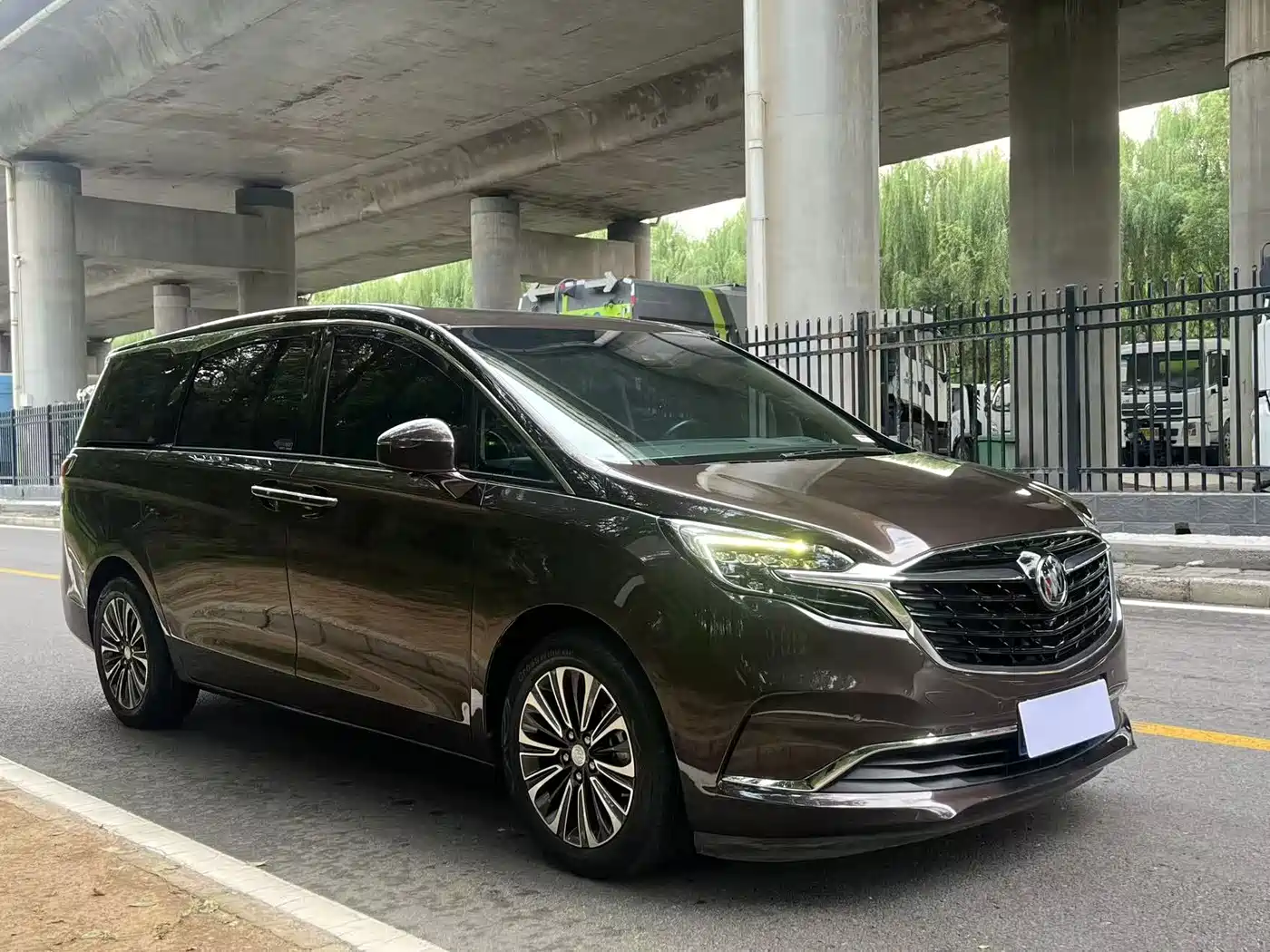 Фото 3 - Buick GL8