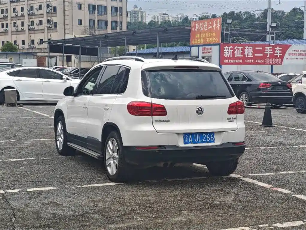 Volkswagen Tiguan 2011 Model 2.0TSI R-Line фото 6