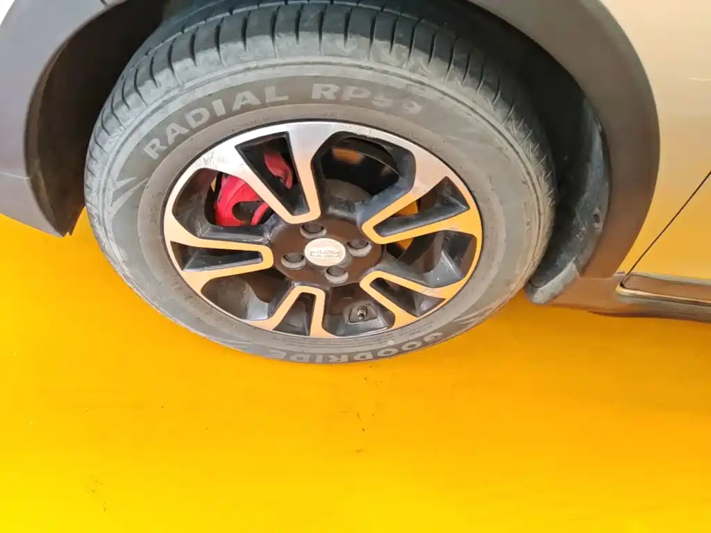 Фото 23 - Geely Vision X3