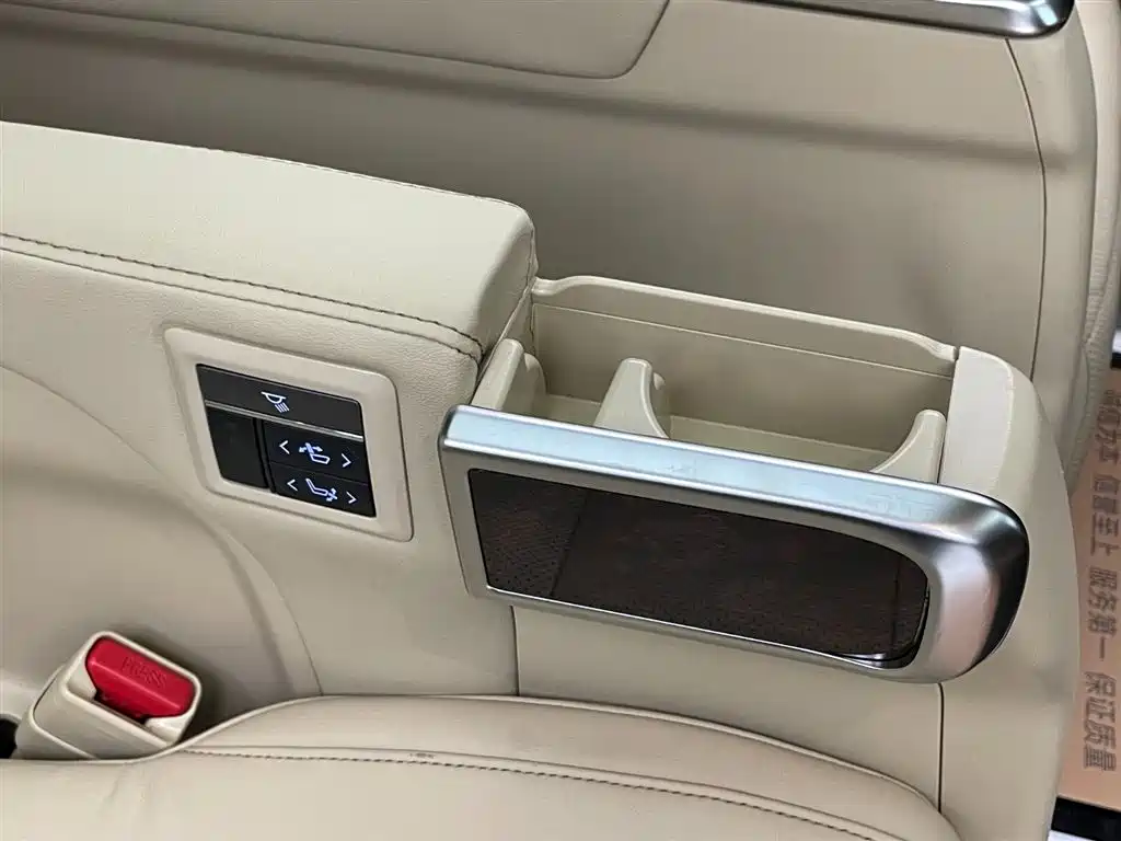 Toyota Alphard 2021 Hybrid 2.5L Luxury фото 30