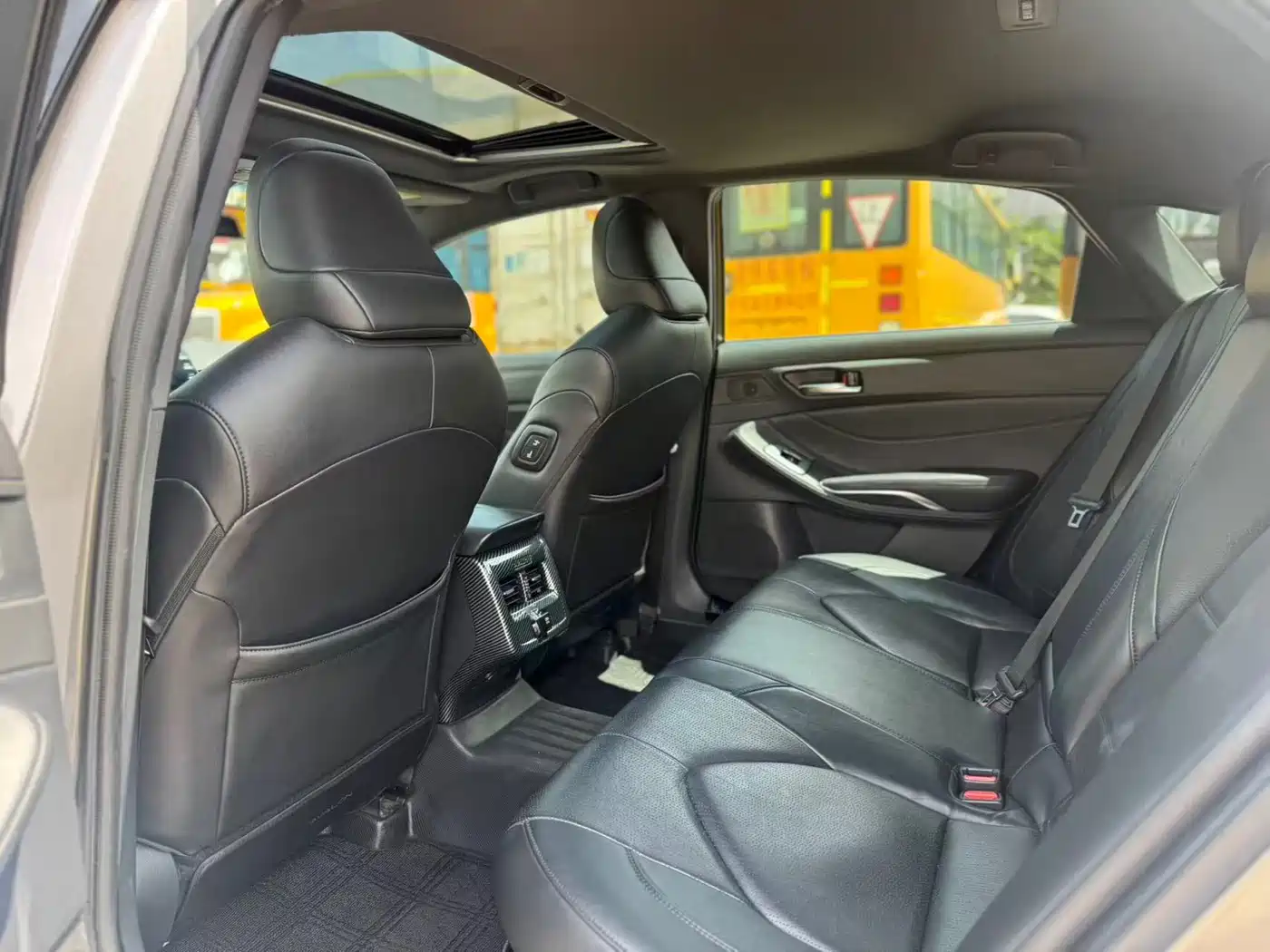 Photo 5 - Toyota Avalon
