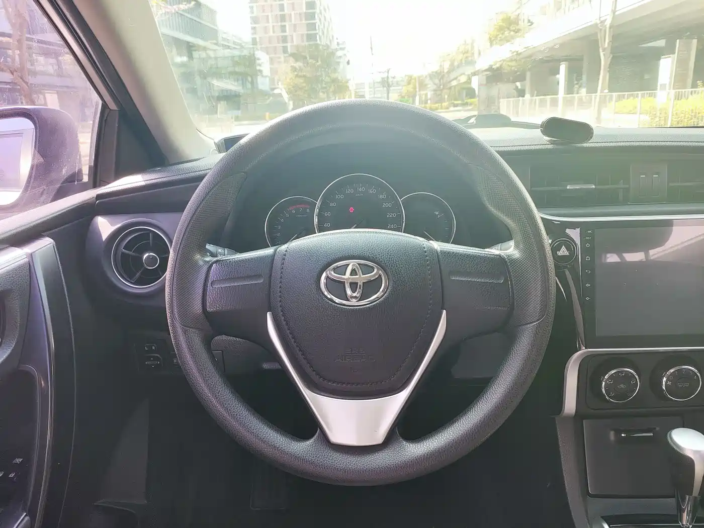 Toyota Corolla 2017 Facelift 1.2T S-CVT GL фото 12