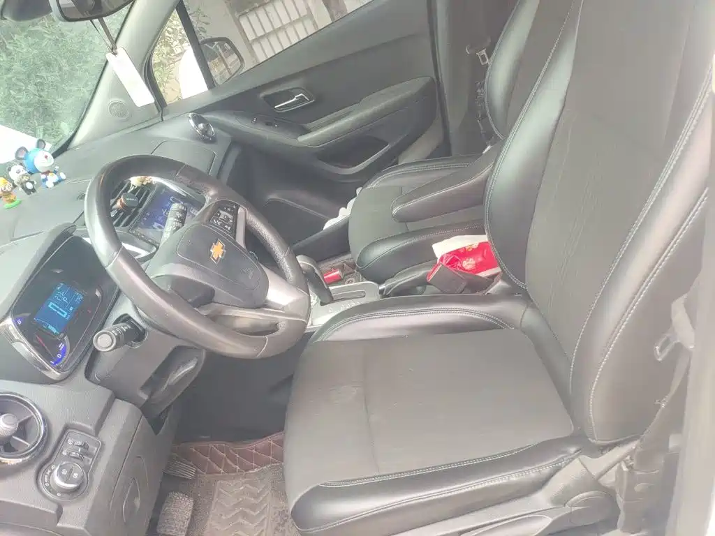 Photo 8 - Chevrolet Trax