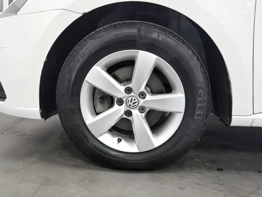 صورة 17 - Volkswagen Lavida