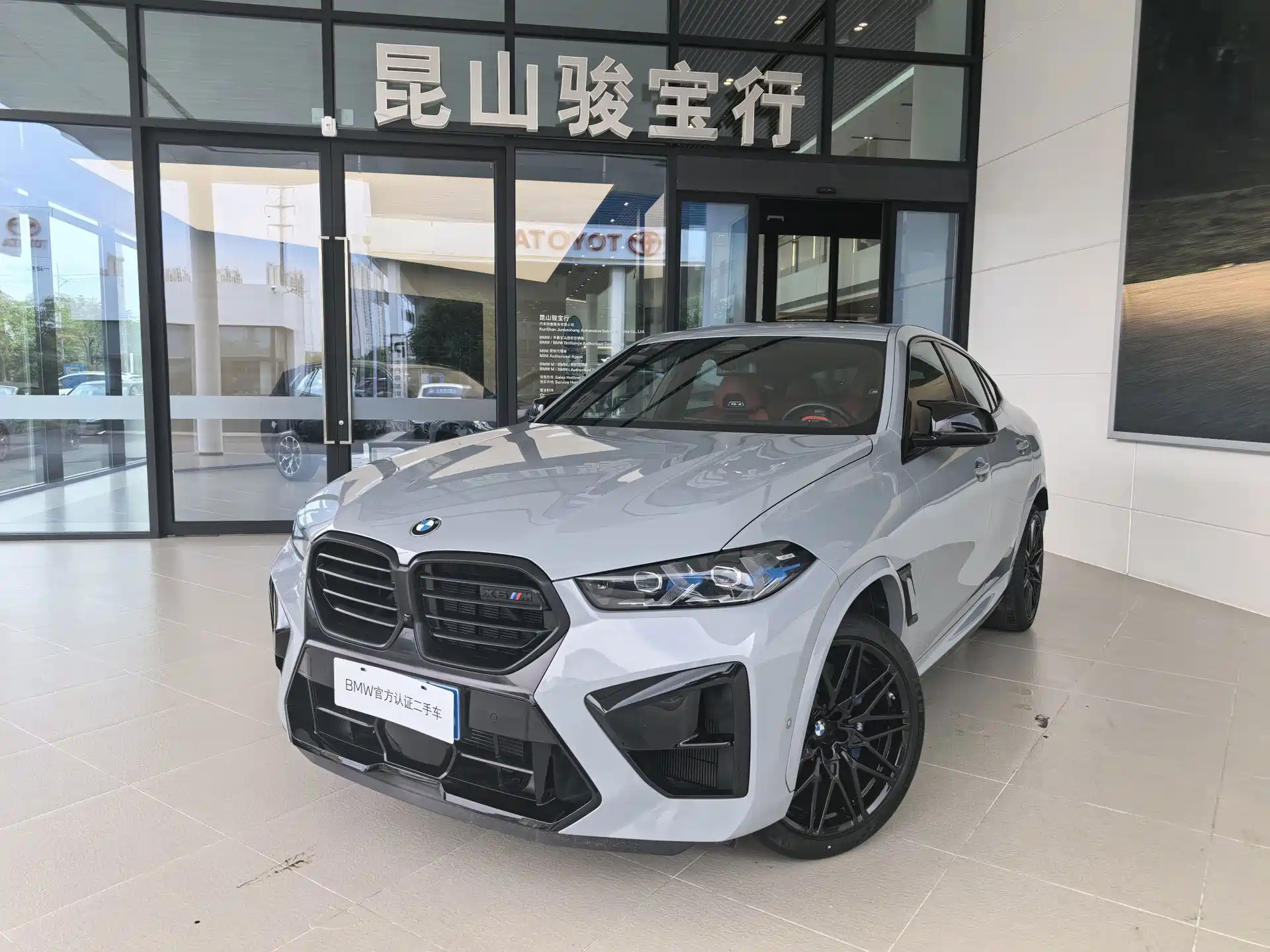 Photo 1 - BMW X6 M
