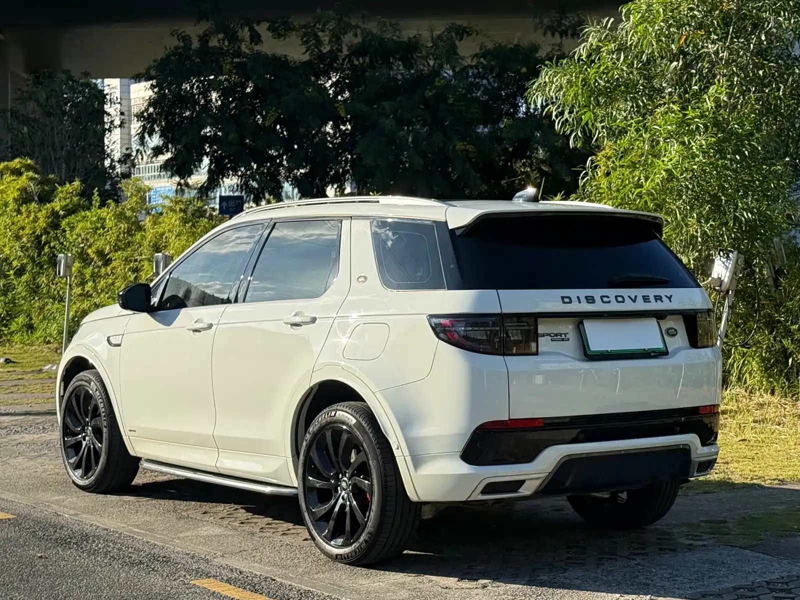Photo 4 - Land Rover Discovery Sport PHEV
