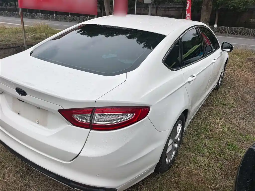 Фото 23 - Ford Mondeo