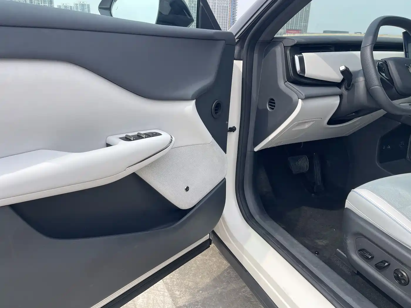 Voyah Auto Voyah Zhiyin 2024 Long Range Super Charging Edition фото 11