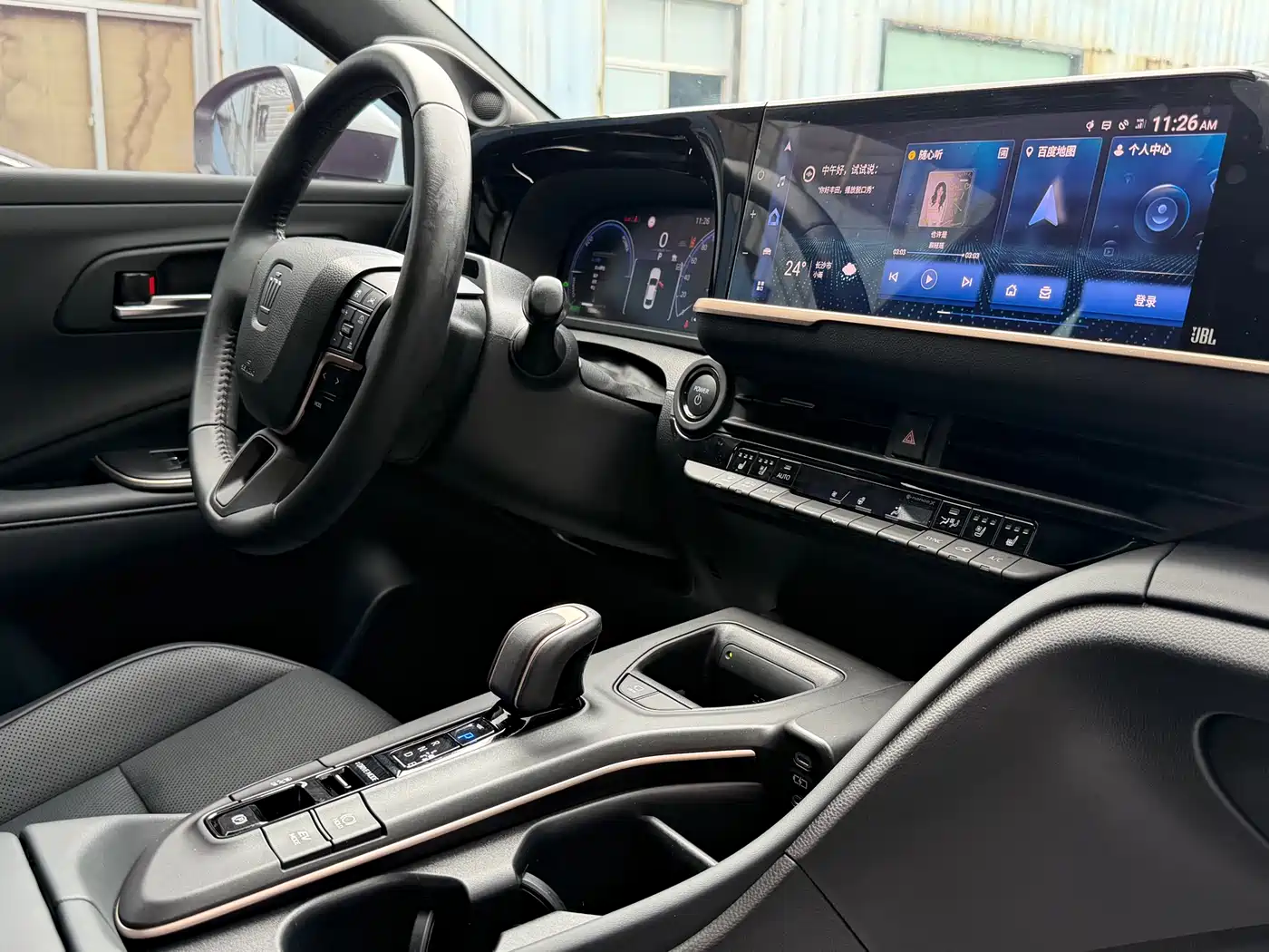 Toyota Crown SportCross 2023 2.5L SportCross HEV FWD Premium Edition фото 15