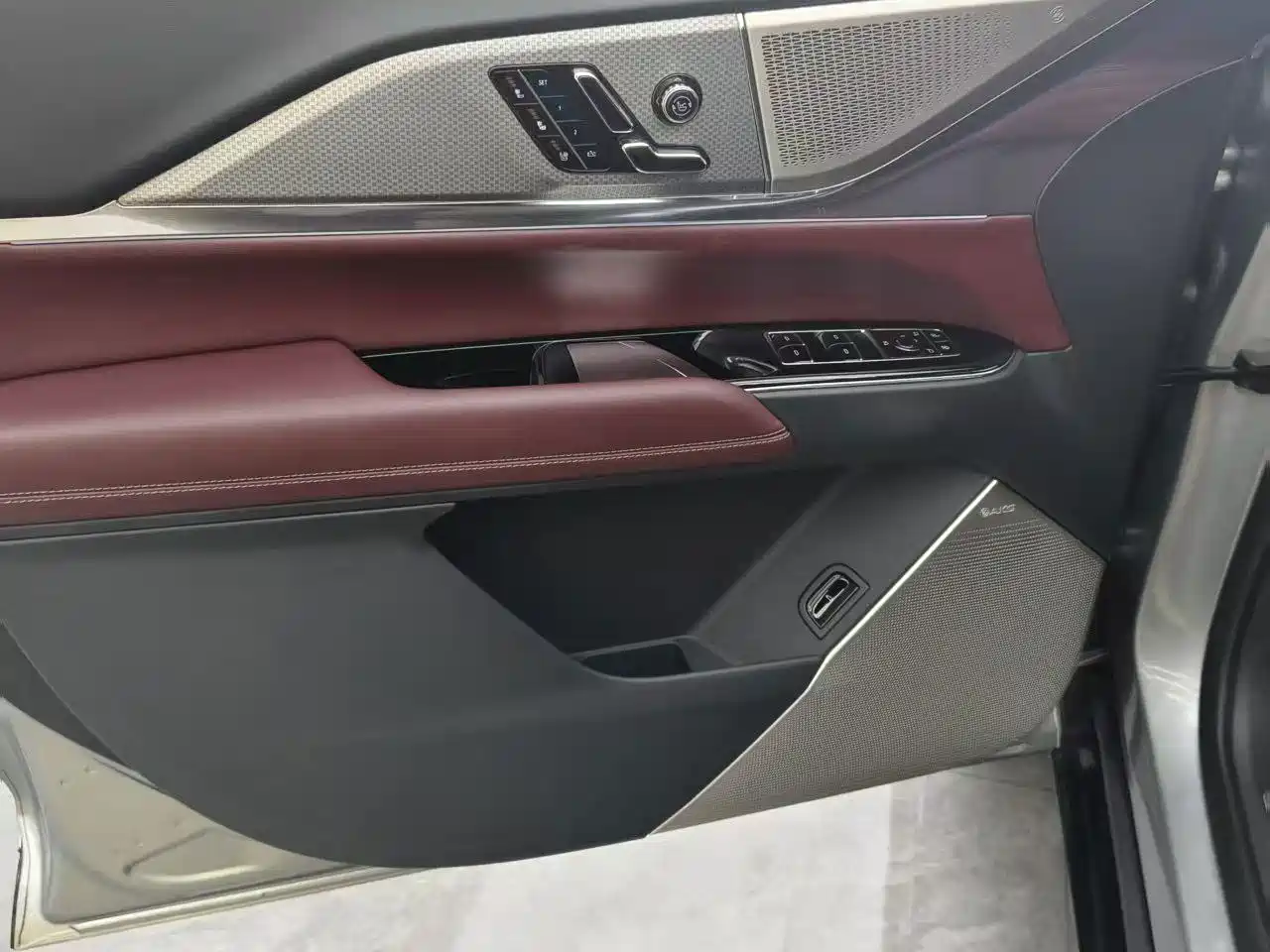 Фото 6 - Cadillac XT5
