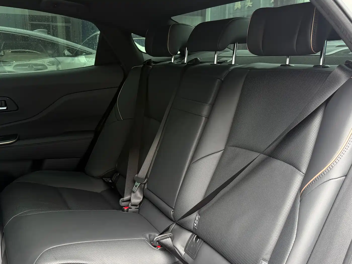 Toyota Crown SportCross 2023 2.5L SportCross HEV FWD Premium Edition фото 16