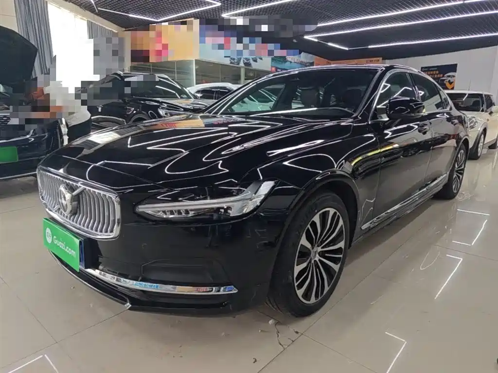 Volvo S90 2024 B5 Momentum Luxury Edition