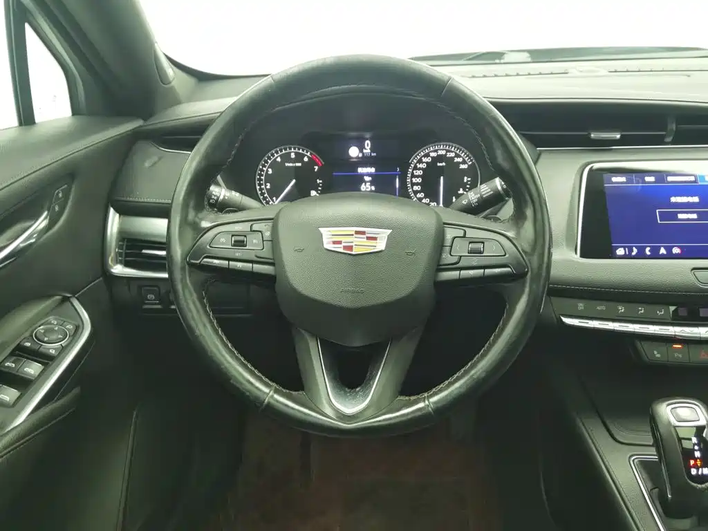 Photo 11 - Cadillac XT4