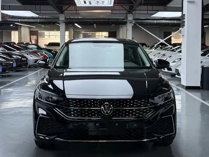 Volkswagen Passat 2026 Outstanding Edition 380TSI Starlight Dragon Soaring Version фото 2