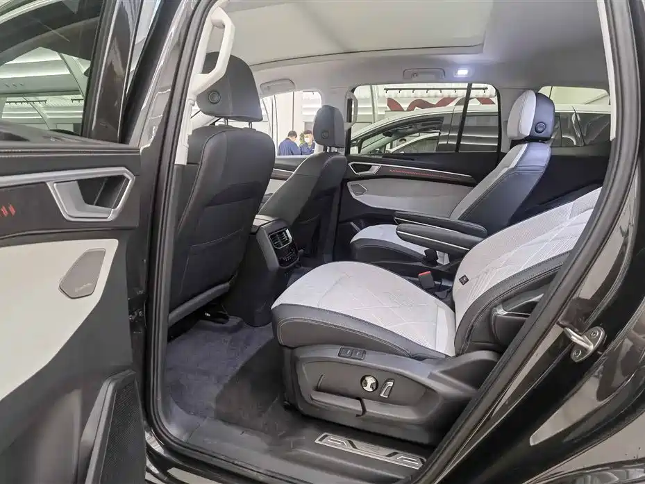 Volkswagen Talagon 2025 450TSI R-Line 6-Seater фото 14