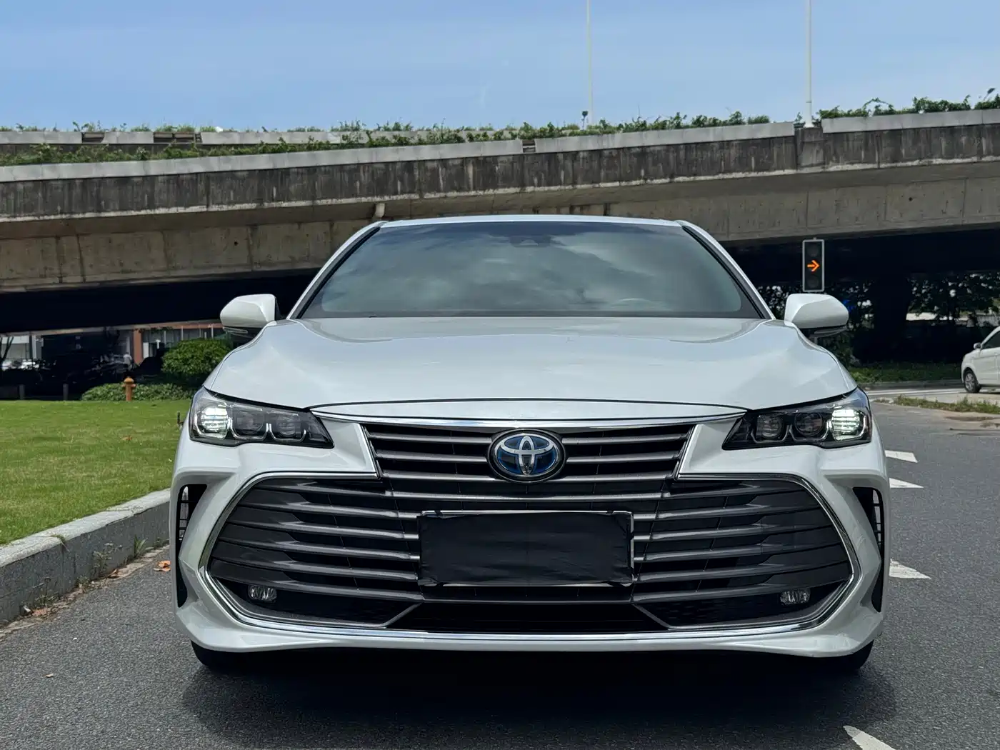 Toyota Avalon 2019 Hybrid 2.5L Luxury Edition China V фото 2